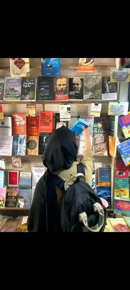 "جو عورت اپنے سنگھار کے پیسوں سے کتابیں خریدتی ہے اور پڑھتی ہے وہ معاشرے میں عظیم لوگوں کو جنم دیتی ہے"۔
ایک فرانسیسی ناول سے ترجمہ شدہ اقتباس