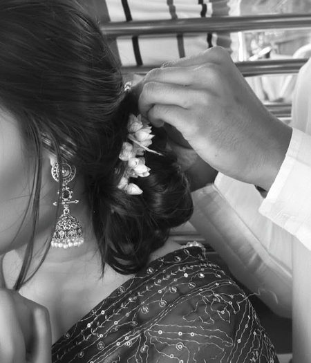 ہر خوش ادا کی زلف میں اٹکا ہوا ہـے دل
ہر مہ جبیں کے حسن پہ قربان آنکھ ہـے ۔