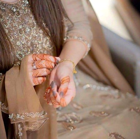 اب یاد نہیں آتے تم 
چاند کو فرق نہیں پڑتا ایک ستارہ کم ہونے سے!!!