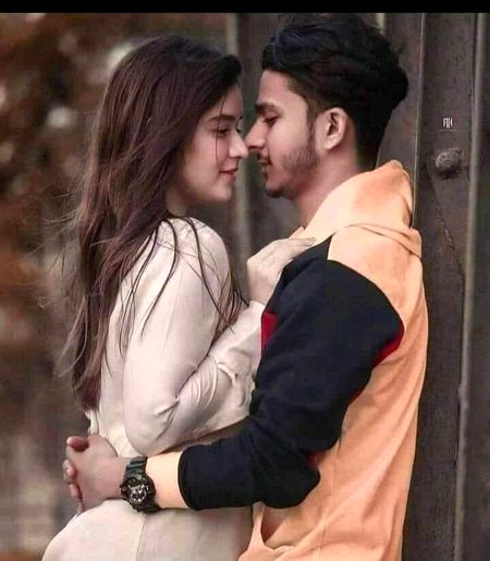وعدوں ہی پہ ہر روز مری جان نہ ٹالو😍
ہے عید کا دن اب تو گلے ہم کو لگا لو👫