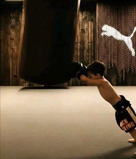 اتنی آسانی سے کہاں سدھروں گا میں 
کئی ابلیس تھکے ہیں مجھے بہکانے میں 
🖤⃝