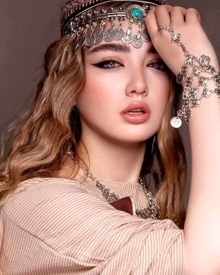 مرے رشکِ بے نہایت کو نہ پوچھ میرے دل سے..
تُجھے تُجھ سے بھی چُھپاتا ، اگر اِختیار ہوتا💔Unzii🥀