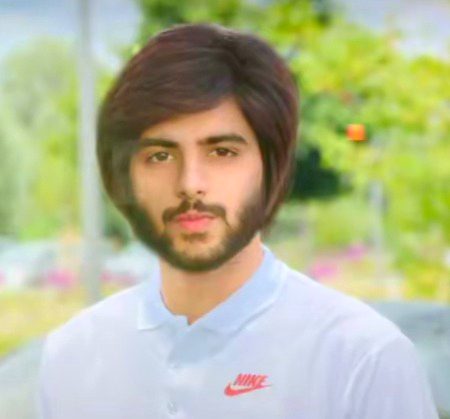 ہم سے ہم کلام ہونا🌚
تو ادب و احترام سے ہونا✌️
ہم لہجے کی تلخیوں کو‼️
منہ پہ مار دیتے ہیں😏
شاہ
