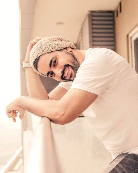 :تو ہی بتا میں کیسے چھوڑ دوں تجھ سے محبت کرنا
تو میرے نصیب میں نہ سہی لیکن تو میرے دل میں تو ہے