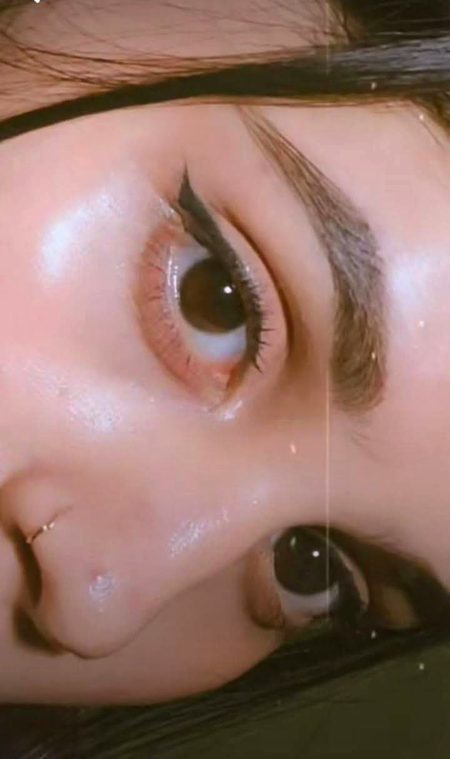 خواب تو آنکھوں میں ہیں اب بھی..
پھر بھی ان کی تعبیروں سے دل ڈرتا ہے💔Unziiu🥀
