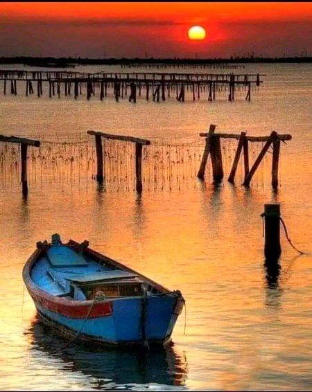 مختصر اتنا کہ دو حرفوں سے بن جاتا ہے "دل"🖤
 اور طویل اتنا کہ اس میں دوجہاں کا درد ہے۔۔!!😶