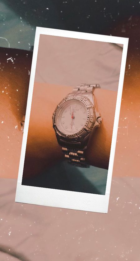 چوڑیاں پہنتی ہیں سب لڑکیاں😊
لیکن 🙂
میری کلائی پر گھڑی بہت جچتی ہے🔥🖤