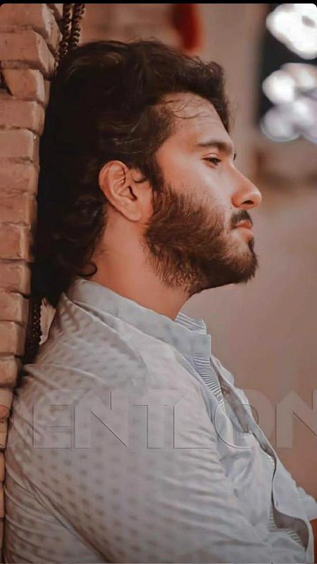 کچھ تو معلوم ہو آخر تیرا معیار ہے کیا ____؟
مجھ سے ہر شخص یہاں تیرے سوا راضی ہے