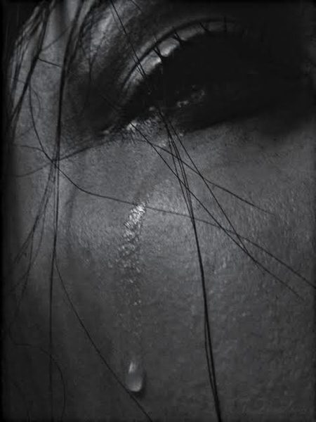بہاروں کی رت ہے پھر بھی میرے 
😕😕باغ کا پھل مرجھایا ہوا ہے۔۔۔
🖤🖤🖤