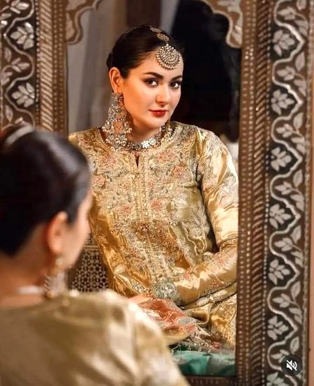 اس سے پہلے کہ میں تصویروں میں رہ جاؤں فقط، 
مجھ سے باتیں کرو دیکھو میں میسر ہوں ابھی💔Unzii🥀