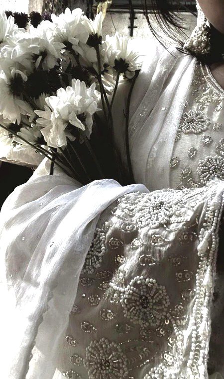 بڑی افراتفری ہے میری ذات میں لیکن 
بے دھیانی میں بھی تیرا دھیان رہتا ہے