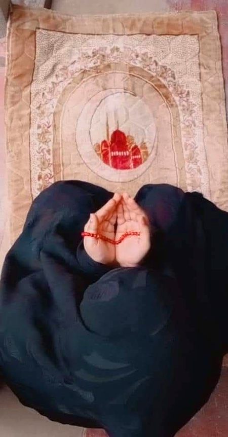 اُجِیْبُ دَعْوَةَالدَّاعِ اِذاَ دَعاَنِ-
"جب کوئی دعا کرنے والا مجھے پکارتا ہے تو میں اس کی دعا قبول کرتا ہوں___🖤