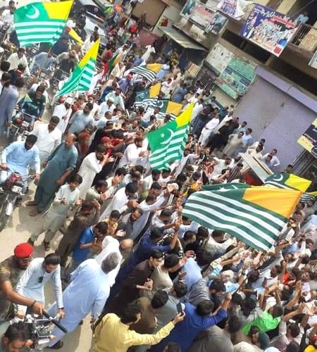 بغیر اسکے کہاں تھی ممکن شناخت میری🥀🍁
میرا کشمیر میرے شجر نسب کی طرح ہے✊✊
