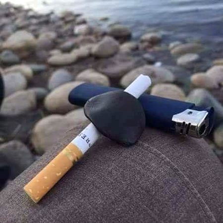 عشق چھوڑ دیا صاحب😊
اب میں چرس پیتا ہوں۔۔😎