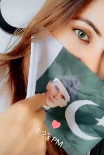 میرے وطن کی مٹی بنی میری پہچان 
جہاں روشن چاند ستارے ہیں وہ ہے میرا پاکستان🔥