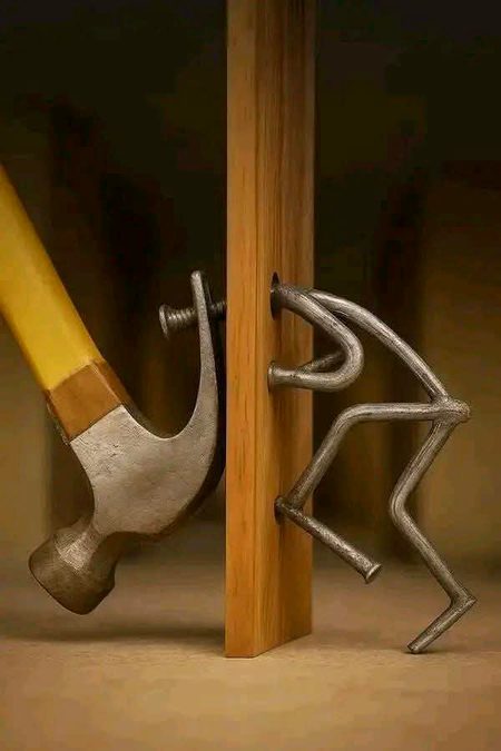 یوں جکڑے گئے تیری محبت کے طوق میں 
جو نکلنا  چاہیں یکلخت ـــــ ،تو سر جاتا ہے