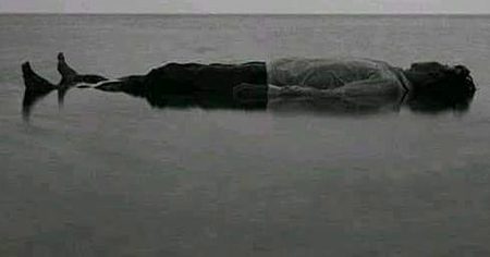 ﺍﻋﻼﻥ ﮐﭽﮫ ﯾﻮﮞ ﮨﻮ ﮔـــﺎ ﻣﯿﺮﺍ ﻣﺴﺠﺪ ﻣﯿﮟ
ﺣﻀﺮﺍﺕ ﻣﺮﺍ ﮨﻮﺍ ﺷﺨﺺ ﺁﺝ ﺍﻧﺘﻘﺎﻝ ﮐﺮ ﮔﯿـﺎ