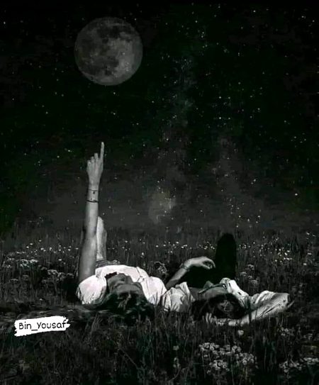 میں تیرا کچھ بھی نہیں ہوں مگر اتنا تو بتا
دیکھ کر مجھ کو تیرے ذہن میں آتا کیا ہے...
