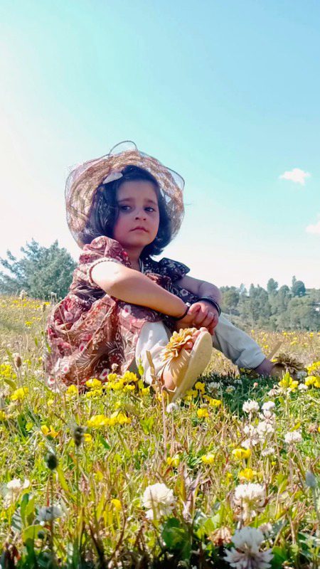 اگ رہا ہے در و دیوار سے سبزہ غالب ___
ہم بیاباں میں ہیں اور گھر میں بہار آئی ہے