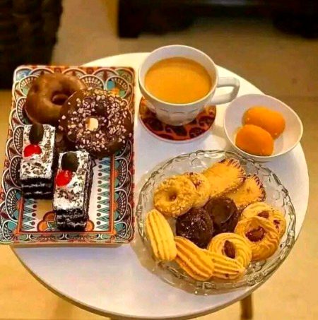 آؤ تمہیں چائے پلا دیتے ہیں میٹھے کی جگہ عشق ملا دیتے ہیںـ