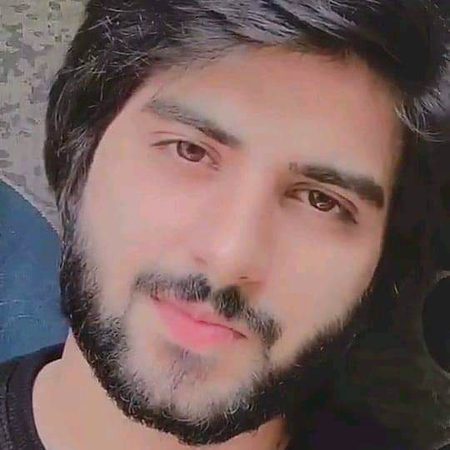 میرا چہرہ غموں کی ترجمانی کیسے کرے
بچھڑنے والے کے آخری الفاظ تھے خوش رہنا
Hur Ri