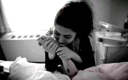 میں چاہتا ہوں کہ تم اپنی زندگی میں مکمل مصروف رہو، اس قدر مصروف کہ میں مر جاؤں اور تمہیں خبر تک نہ ہو۔۔۔!!!
 ZaRRaaR💔🥀