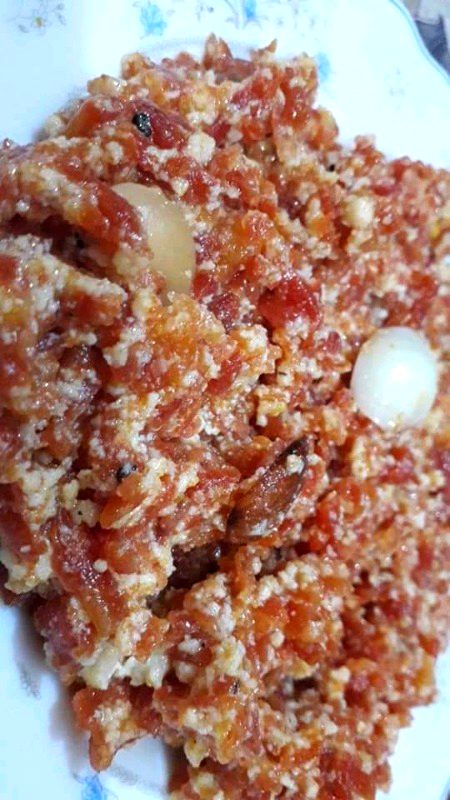 Gajar ka halwa b bnya ha.