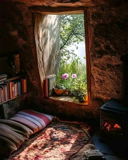 دل آباد کہاں رہ پائے اس کی یاد بھلا دینے سے
....
کمرہ ویراں ہو جاتا ہے اک تصویر ہٹا دینے سے