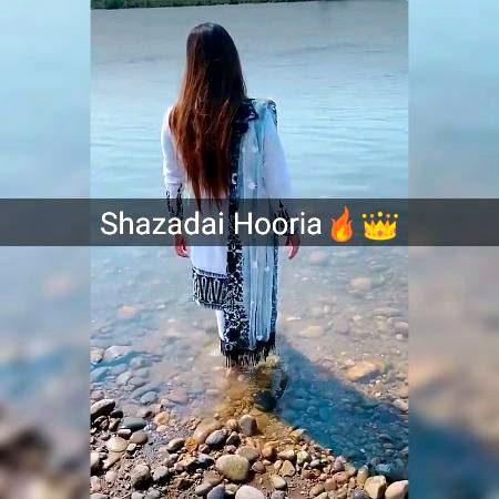 چہرے سے پتہ نہیں چلتا دل کے گہرے زخموں کا 💘
کوئی ساحل پہ کھڑا کیا جانے سمندر کتنا گہرا ھے 🔥