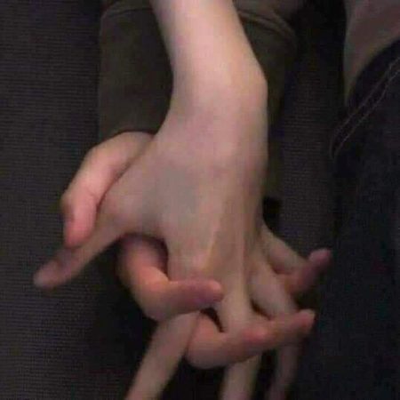 وہ جس کے لئے ہم بکھرے تھے
وہ کسی اور میں سمٹ گئی🙁
ZaRRaaR💔🥀