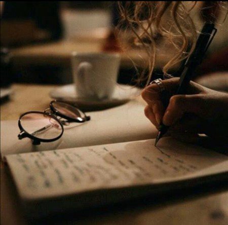 🥀✨.....ہر انسان کو اُس کے ماضی کے کسی ایک واقعہ نے اتنا بدل دیا ہوتا ہے کہ وہ کبھی بھی ایسا نہیں ہو سکتا جیسا وہ اُس واقعہ سے پہلے تھا....🍂
زندگی میں گِرنا ایک حادثہ ہوتا ہے مگر گِرے رہنا ایک ایسی نفسیاتی شکست ہوتی ہے جو آپ کی ساری زندگی برباد کر دیتی ہے....💯🥀🖤🍁😔