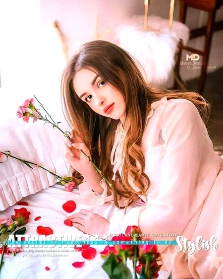 حقیقتوں کی چادر میں لپٹے ہیں افسانے اپنے 
 ۔۔۔دوست تو دوست۔دشمن بھی ہیں دیوانے اپنے 😜😜