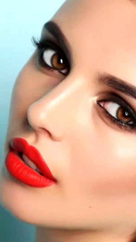 اک ترا روپ ہے بے مثل زمانے بھر میں🌹 اور اس پر تیری سونے پہ سہاگا آنکھیں😍 -