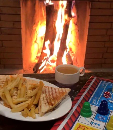 انہی دنوں وہ مرے ساتھ چائے پیتا تھا
کہیں سےکاش مرا پچھلا سال آ جائے...!😍