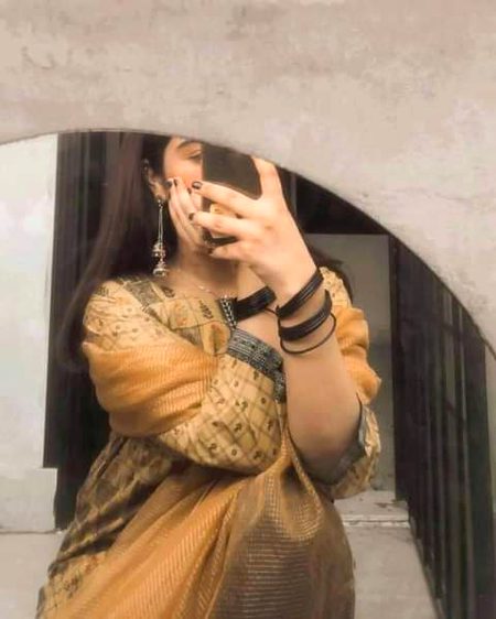 یہاں ہر کوٸی رکھتا ہے خبر غیروں کے گناہوں کی💯
عجب فطرت ہے آٸینہ کوٸی نہیں دیکھتا🔥