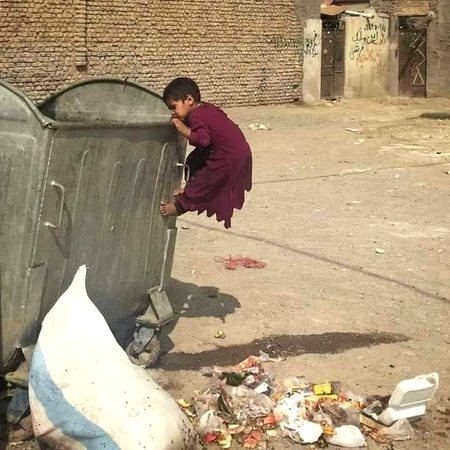 ﺑﮭﻮﮎ ﺗﮩﺬﯾﺐ ﮐﮯ ﺁﺩﺍﺏ ﺑُﮭﻼ ﺩﯾﺘﯽ ﮨﮯ