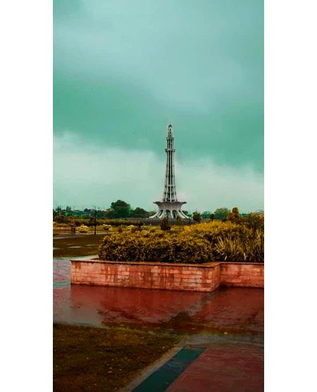 شہرِ لاہور یہ نسبت تو رہے گی تجھ سے
تیری گلیوں میں ہے کھویا ہوا اپنا کوئی🔥