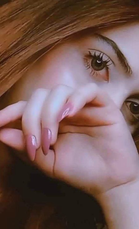 دل کی خاموشی سے سانسوں کے ٹھہر جانے تک..
یاد آئے گا مجھے وہ شخص مر جانے تک.۔
اس نے الفت کے بھی پیمانے بنا رکھے تھے..
میں نے چاہا تھا اسے حد سے گزر جانے تک۔۔۔💔Unzii🥀