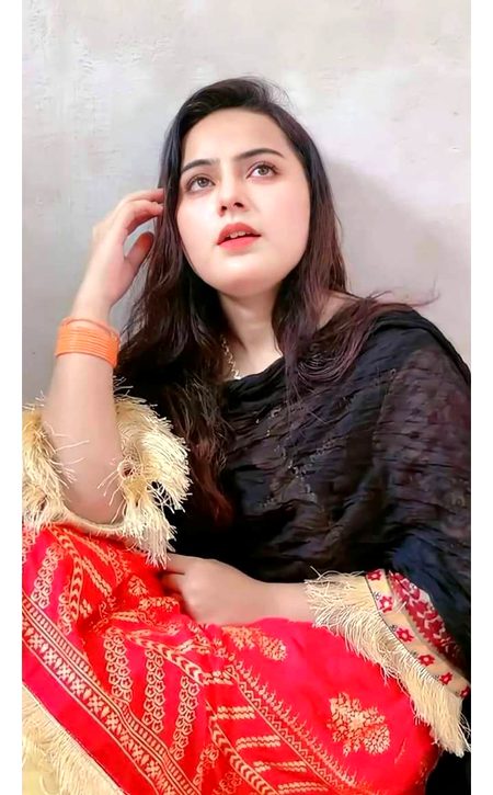 ہم سے جنون عشق کا عالم نہ پوچھئے
اپنا ہی انتظار کیا ہے کبھی کبھی🔥 Mahii 💔