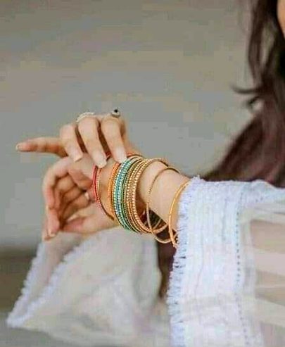 سانوں چوڑیاں دا لارا لا کے ،،،
تے آپ ماہی اعتکاف بہ گیا..! 😒💔