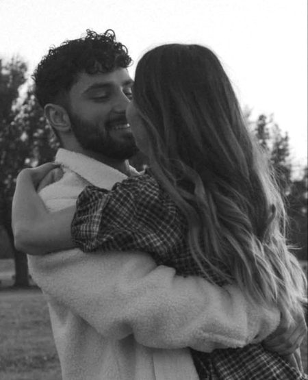 اتنی افسردہ نہ ہو کوچہ ء قاتل کی ہوا..
چُھو کے تو دیکھ ، ابھی رنگ بہت ہیں مجھ میں💔Unzii🥀