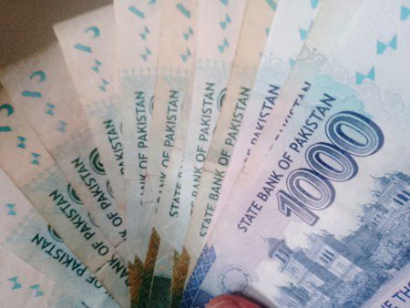 Ye Dekho Tumhy Kitny Card Ly Kr Dy Sakta Tha Maien?
Mgr Nahi Ly Kr Diya Q Ky Maien Haram Rishton Py Koi Paisa Khrch Nahi Krta,Beshak Maire Es Baat Py Aik Bar Chor Kr 100 Bar Naraz Ho.