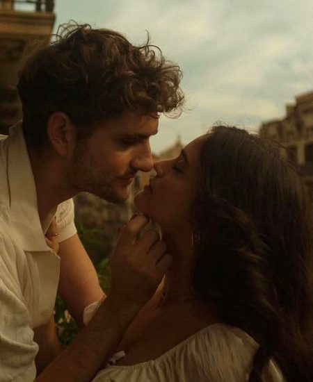 میں تیرے بعد ذرا سوچ کدھر جائوں گا.
کون لیتا ہے کسی اور کا چھوڑا ہوا دکھ💔Unzii🥀