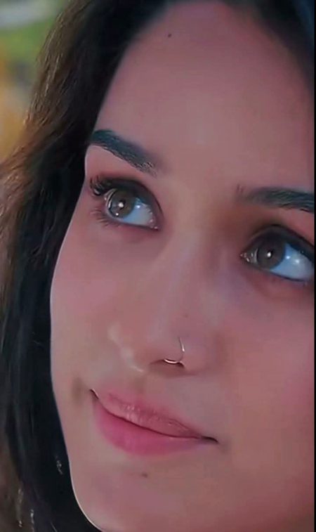 یہ نہ پُوچھو بچھڑ کے تُم سے مجھے..
کتنے برس اس کا غم رہا جاناں💔Unzii🥀