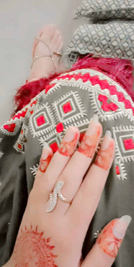 Bathy han aram Sy kahin jany tw ha nhi
Wo Jo humy pasnd ha Kon ha kasa ha Kyun pochty ho
Hum ny btana tw ha nhi🤭🤭💯🙏💫