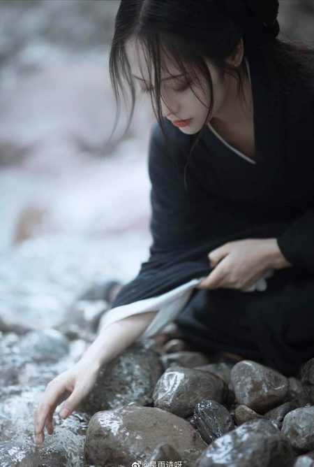 مجھے معلوم نا تھی ہجر کی یہ رمز کہ تو
جب میرے پاس نا ھوگا_تو ہر سو ھو گا🔥 Mahii 💔