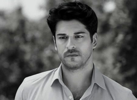Jigar ka khoon peti hai Mohabat dilon ka Mas khati hai 🥺