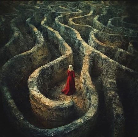 تیری محبت کے یتیم کیے ہوۓ ہم
تا عمر بھٹکے گے لاوارثوں کی طرح۔