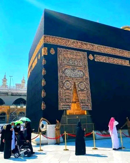 Asalam o alaikum Allah pk se Dua h sub ko is Ghar ki ziyrat naseb farmae amin