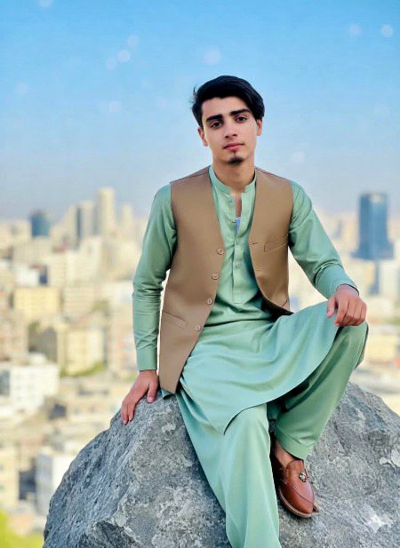 ضرورت ہی کیا تھی قانون کی کتابیں لکھنے کی بس اتنا لکھ دیتے، دولت جسکی، عدالت اسکی